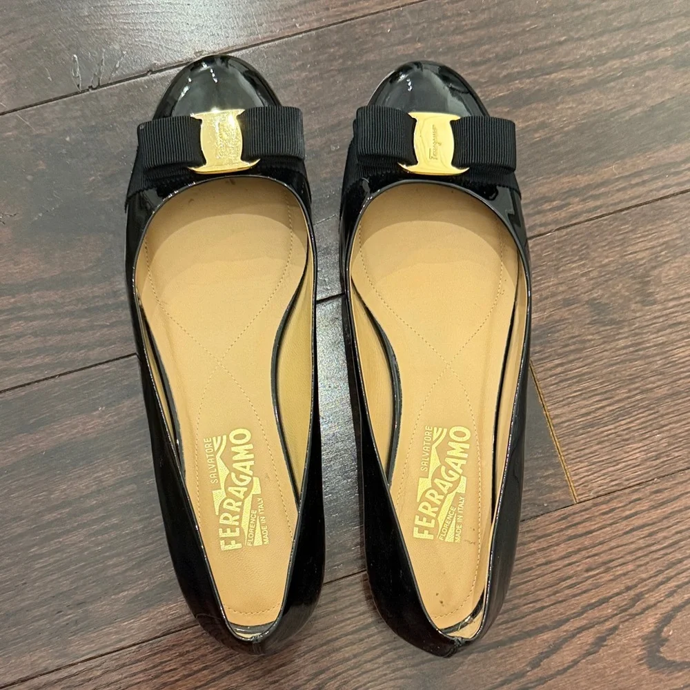 Salvatore Ferragamo Varina Black Patent Flats - Picture 1 of 3